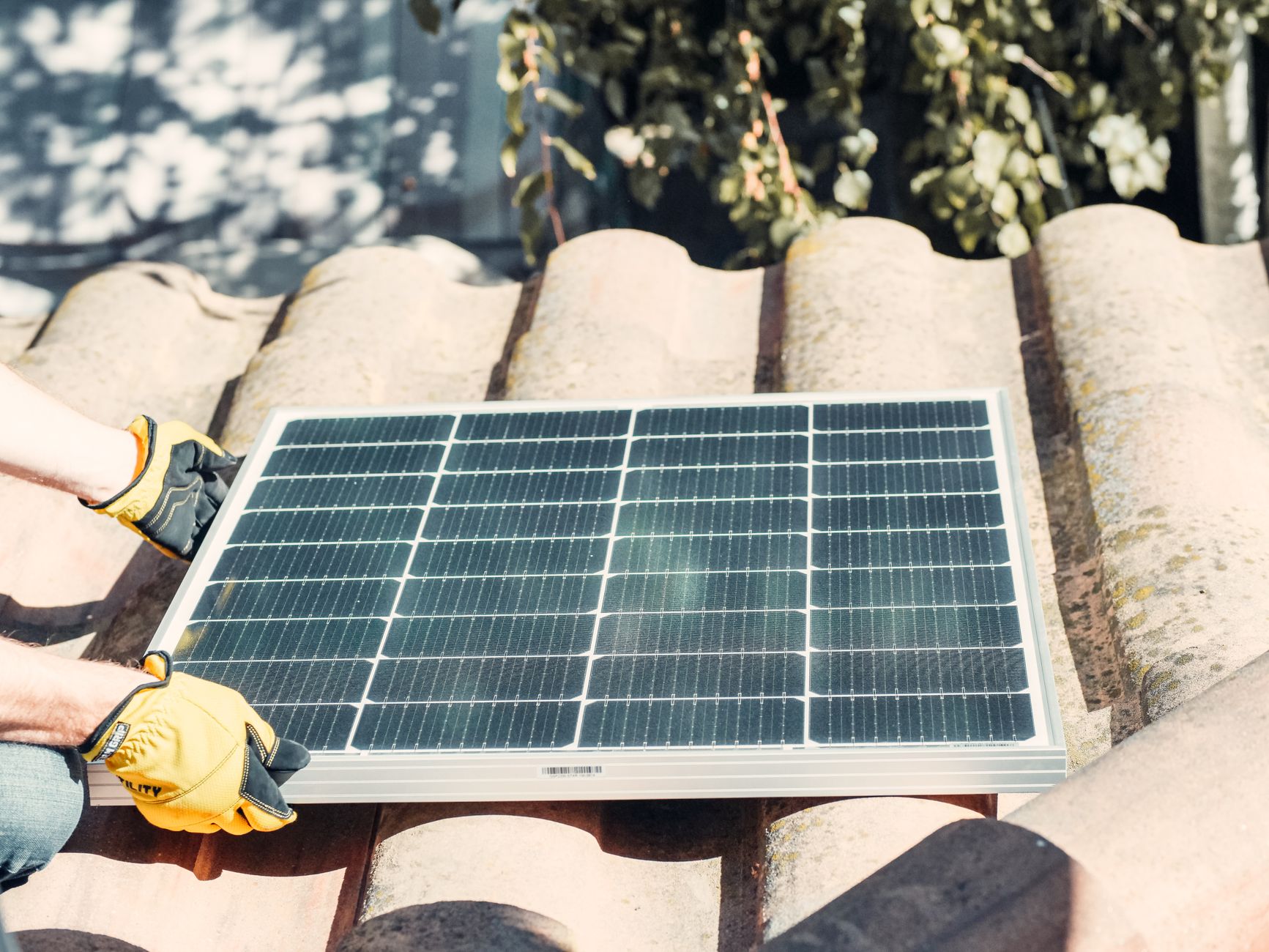 Installateur panneaux solaires équipe à Marseille